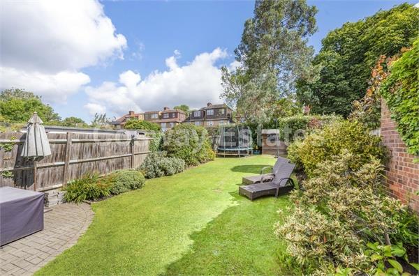 Holmwood Grove, Mill Hill